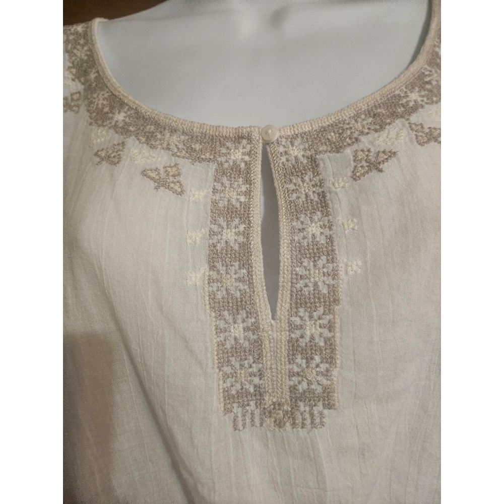 American Eagle Outfitters Embroidered White Women's Batwing Sleeve Top - Picture 4 of 10